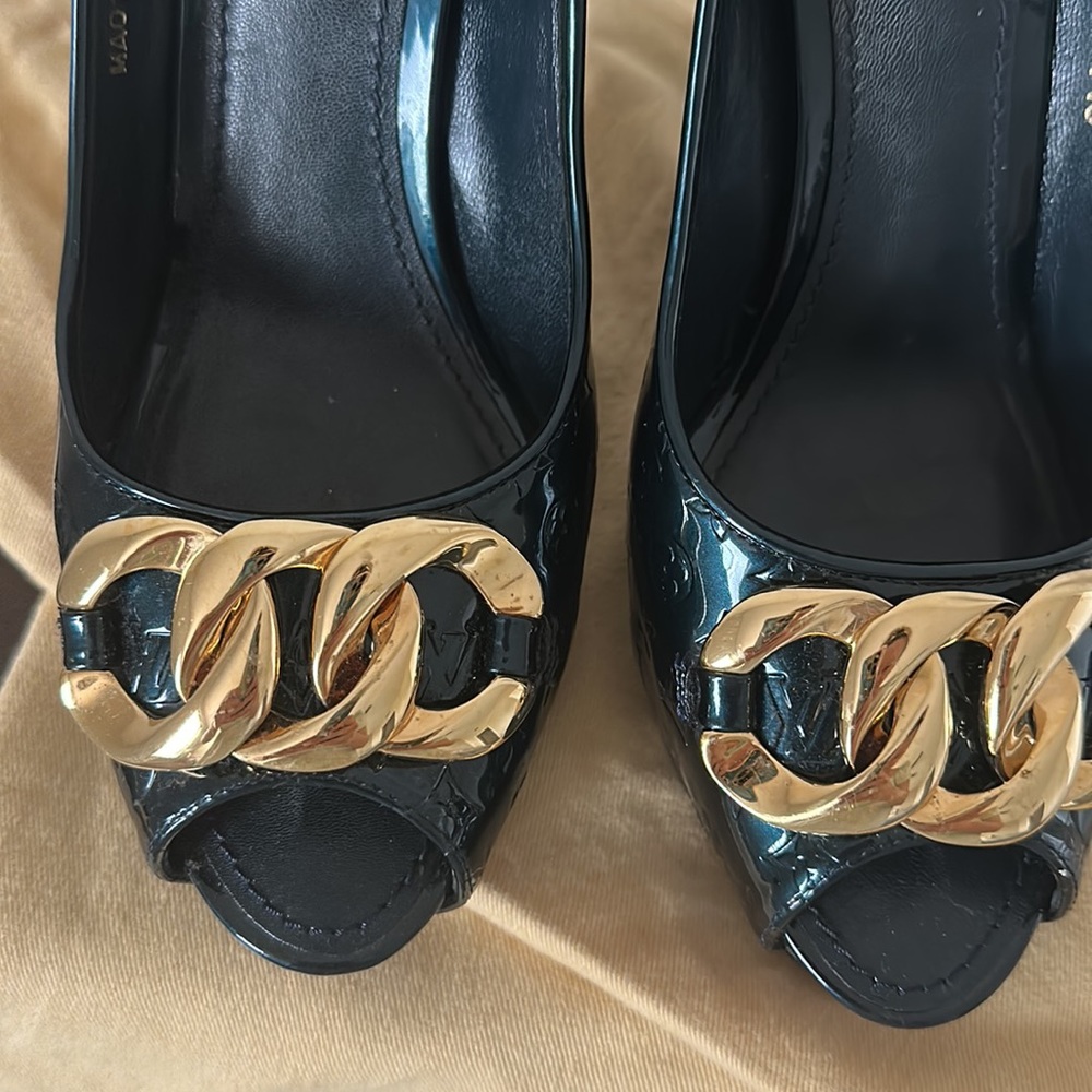 Shoes - Picture 8 of 10